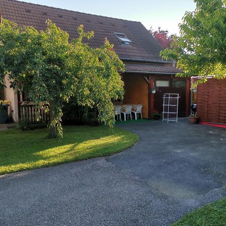 Erika Vendeghaz Centrumban Balatonkeresztur Exterior photo